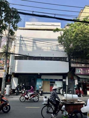 Cho thuê mặt tiền q. bình thạnh ngang 8m khu vực đông đúc kinh doanh