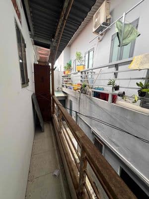 Nhà nguyên căn gần parc mall – 1 trệt 1 gác – ban công – phạm hùn