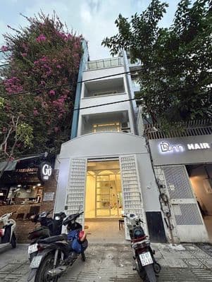 SPA - NHA KHOA MT 21 Trần Nhật Duật, Q1. Dt: 4x20m, Kc: trệt 3 lầu