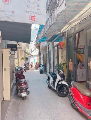 Bán căn nhà 2,5 tầng tiện kinh doanh chỉ 3tyxxx