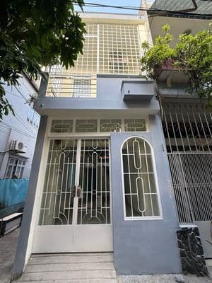 Nhà lô góc – 2 tầng – 20m ra đường xe tải – nhỉnh 4 tỷ