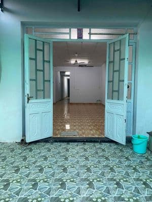 Nhà đẹp 4m x 40m , 1 lầu , Hẻm xe hơi , cách Chợ Phú Lạc 200m