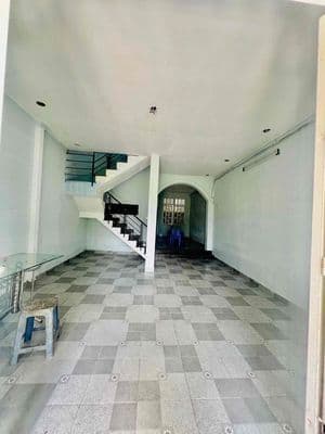 Cho Thuê Nhà Gần Chợ Đường DT 100m2 1Trệt 1Lầu 3Pn 2Wc Sân Xe Máy
