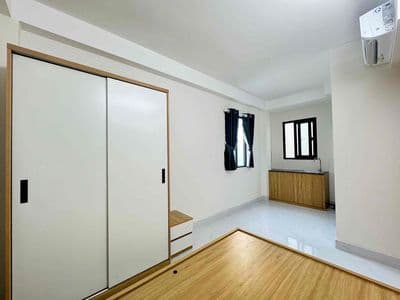 Căn hộ 2 cửa sổ thống nhất đầy đủ tiện ích