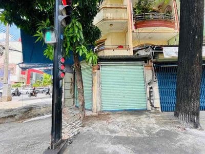 Cho thuê gốc ngay đèn xanh đỏ-trần văn kiểu -quận 6