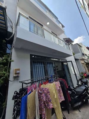 Cho thuê nhà 4x9m 3 lầu 2pn y hình ngay trường học lê lai tây thạnh
