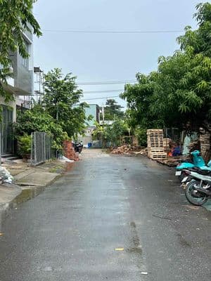 CHO THUÊ ĐẤT 300m2 sát bên Cầu Quang Trung Hưng Phú