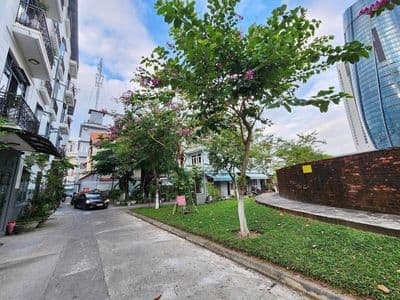 Cho thuê nhà 3 tầng ngang 10m cạnh toà nhà quả bắp – view công viên