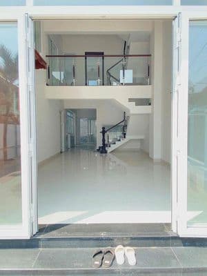 Nhà phố q9 - 202m2 full tc - hxh - có hầm xe - tiện kdoanh-sổ sẵn