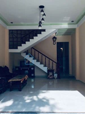 Nhà 2 tầng 3pn rộng rãi mặt tiền khúc hạo