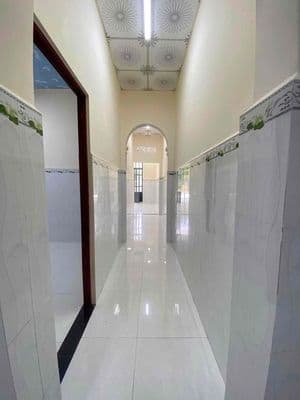 Nhà chánh nghĩa rộng rãi sân oto chỉ 7tr