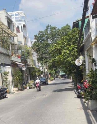 Bán nhà 60m2 - tặng 4 phòng trọ - trước nhà 5m - cv làng hoa - 4.x tỷ