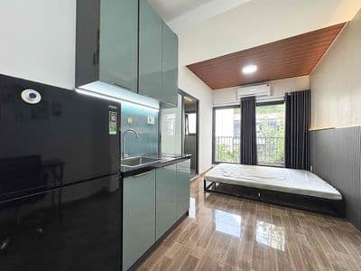 Căn hộ ban công chỉ tính điện nước ngay toà nhà vietel q10