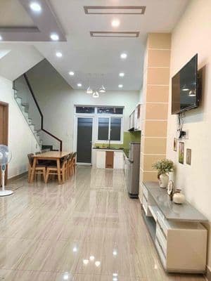 Cho thuê nhà 1 trệt 2 lầu, đầy đủ nội thất, giá 12 triệu