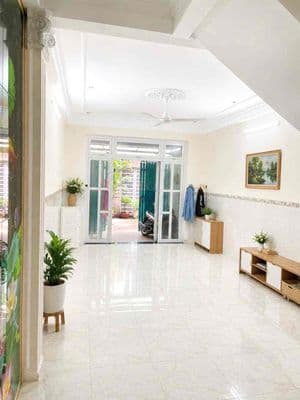 Hẻm 4m Đường Hồng Lạc DT 4,3x14m 3 lầu