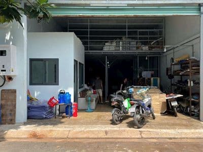 Cho thuê kho xưởng 7,5x20m, lửng, thang tời, điện 3pha, giá 20tr vat