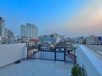 Penthouse ban công siêu rộng trung tâm quận 7