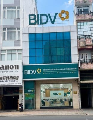 Nhà mặt tiền nguyễn văn cừ - ngang 8m - 140tr – quận 5