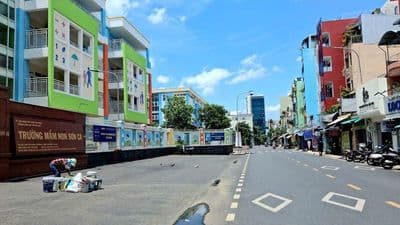 3m x 7m , 4 tầng BTCT, cư xa Bắc Hải, gần hẻm xe hơi, ngay công viên