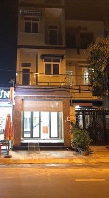 Cho thuê mặt tiền đường hiền vương phường phú thạnh đúc 4 tấm