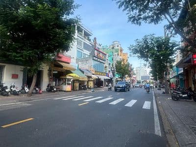 Bán nhà Mặt tiền đường Âu Cơ gần vòng xoay Lê Đại Hành ,4x16m ,5 lầu
