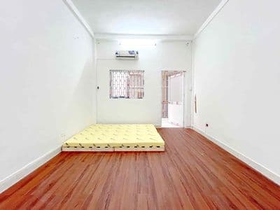 Phòng ban công — full nt q10 — gần đh kinh tế ( ueh)