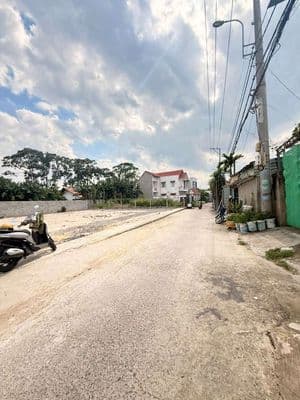 Chủ gởi Mt tân Hiệp 18. Gần thị trấn Hóc Môn. Dt: 5,28x21m .