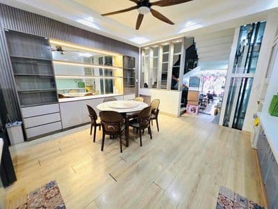 Cho thu.ê nhà 4 tầng mặt tiền #TIỂU #LA - ( ngang 5m , thang máy )