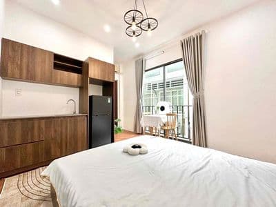 Căn hộ lê thị riêng q.1, studio balcony - thang máy - full nội thất