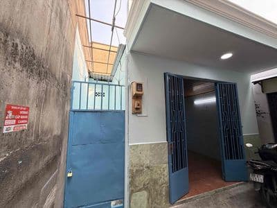 Nhà cấp 4 ngang 5m đẹp ngay chợ đêm bà hom - giá 2 tỷ 400