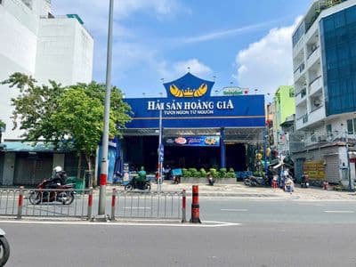Cho thuê nhà hai mặt tiền đường 3 tháng 2, phường diên hồng, quận 10