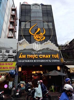 Nhà hàng - spa 76 Mai Thị Lựu, Q1. Dt: 6x16m, Kc: trệt 4 lầu, Gía: 70