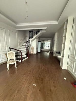 NHÀ Ngay cạnh Royal- Ngã 4 Sở- Ô tô đỗ