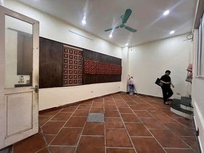 Cho thuê nhà Hoàng Hoa Thám - 51m2 5 tầng - sát phố - ngõ oto chỉ 20tr