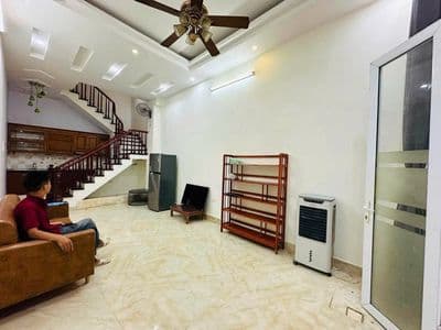 Cho thuê nhà Nguyễn Chí Thanh 40m2 - 3 ngủ đủ đồ - gần oto chỉ 13,5tr