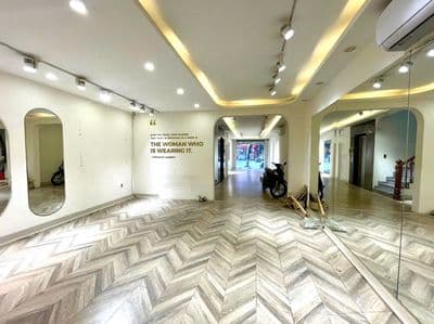 Cho thuê mặt bằng rộng 110m2 mặt phố Huế - Kinh doanh đa dạng