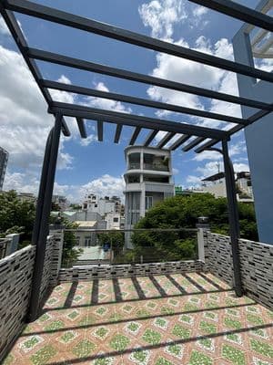 Mt phạm văn chí khu kinh doanh đông đúc