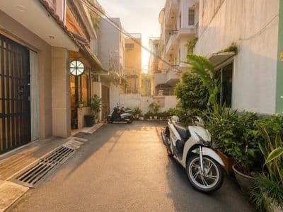 Nhà thông nguyễn văn trỗi- hẻm nhựa ô tô_ 83m2- 7pn- vài bước ra mt