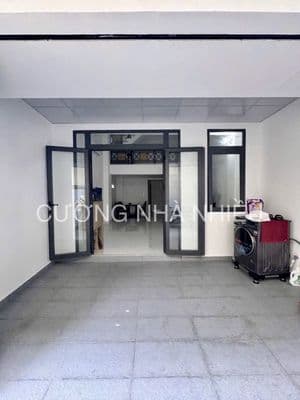 Nhà 3 tầng đúc cách Q4 chỉ 400m; cách MT 20m; sân rộng để nhiều xe máy