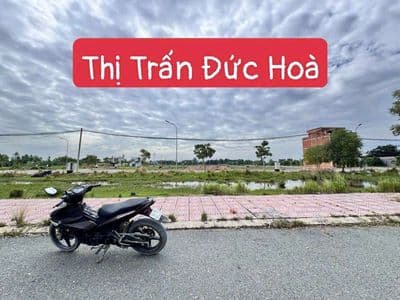 Có cống nước sạch ngay trung tâm chợ đức hoà