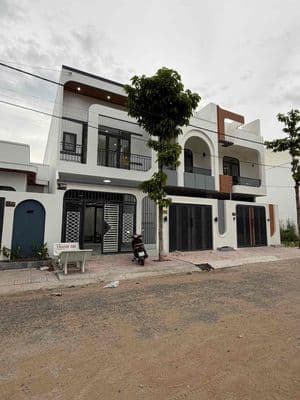Bán nhà 1 trệt 1 lầu