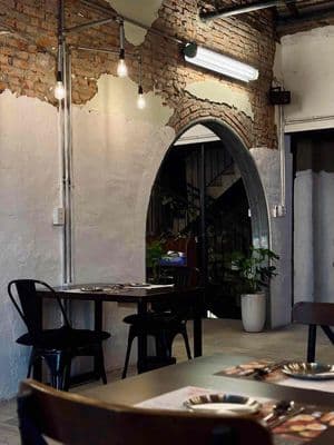 Mặt tiền trần quốc toản . ngang 10 mét