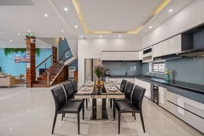 Cho Thuê biệt thự có Hồ Bơi đường Nguyễn Đình Hoàn gần Cầu Thuận Phước