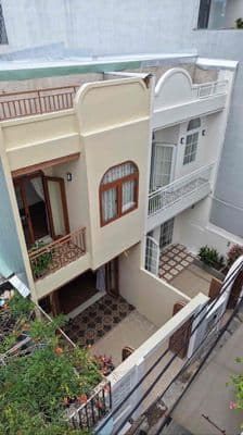 Cặp nhà 2 tầng diện tích trên 100m2 - kiệt hải châu