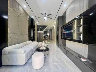 Cho thuê nhà 3 tầng mặt tiền Huỳnh Ngọc Huệ , Thanh Khê