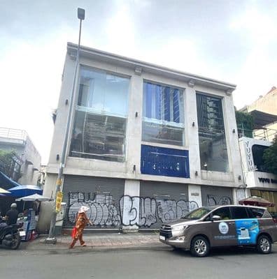 Mt nguyễn trãi q1 , ngang 12m , có 3 tầng , giá nhẹ nhàng 200tr/tháng