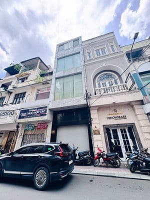 Mt nguyễn thiệp p.bến nghé q1 , dt : 350m2 , ngang 4m5 , có 4 tầng