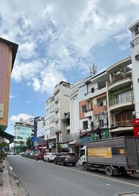Nhà đẹp-60m-hẻm xe hơi út tịch-hoàng văn thụ-cách mặt tiền đúng 1 căn