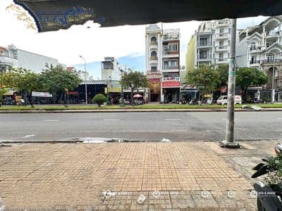 Mặt bằng sân trước