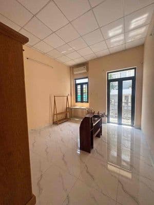 Cho thuê nhà nội thất cơ bản giá 10,5tr tl